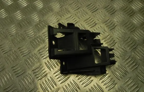 Volkswagen Jetta IV Front bumper mounting bracket 5C6807393A T1868