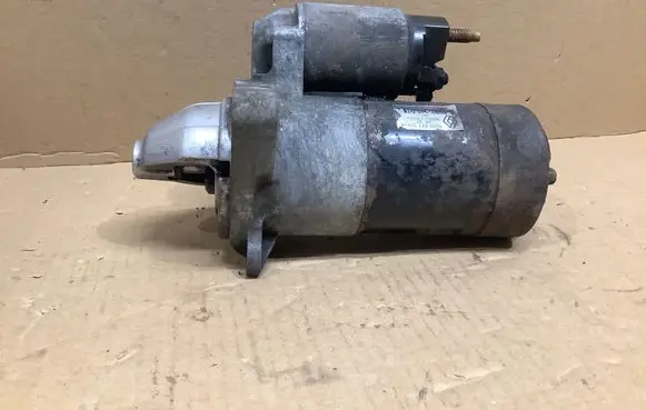 Renault Trafic II (X83) Starter motor 8200621305A