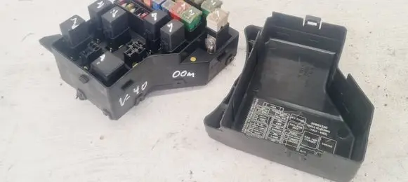 Volvo S40, V40 Fuse box set 30865330 72544482 B11342