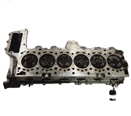 BMW 5 E39 Engine head 77885849 7788581