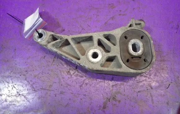 Opel Meriva A Gearbox mounting bracket 