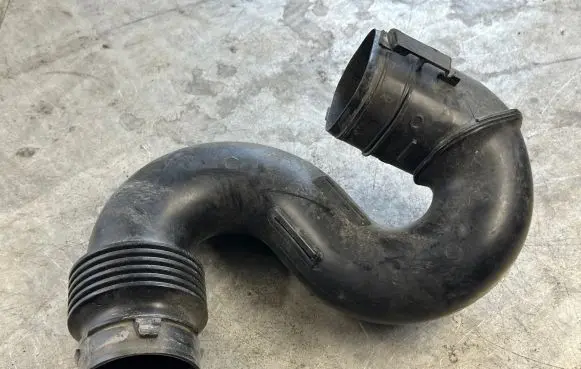 Renault Trafic III (X82) Air intake duct part 165555514R
