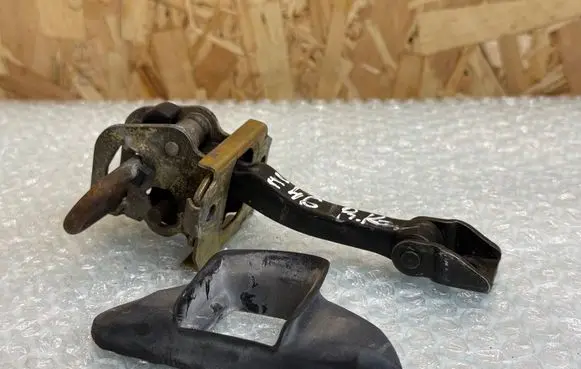 BMW 3 E46 Front door check strap stopper 51218160959 8160959