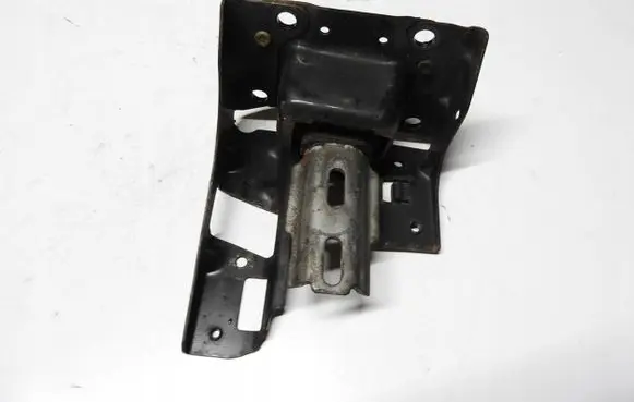 Peugeot 208 Engine mount bracket 9680293280