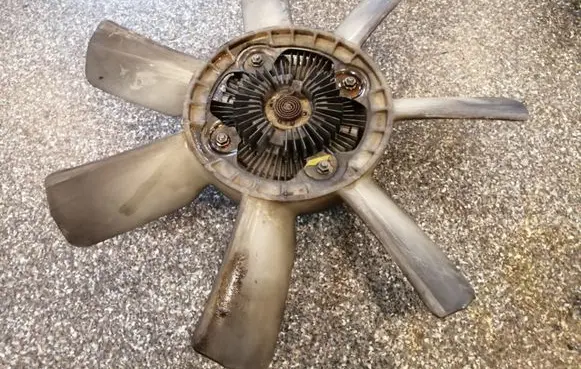 Nissan Pathfinder R51 Radiator cooling fan shroud