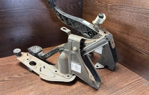 Volkswagen Transporter - Caravelle T5 Pedal assembly 7H1721059 7H1721059J