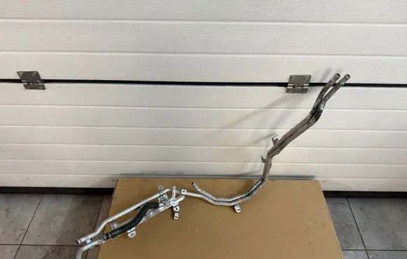 Engine coolant pipe/hose