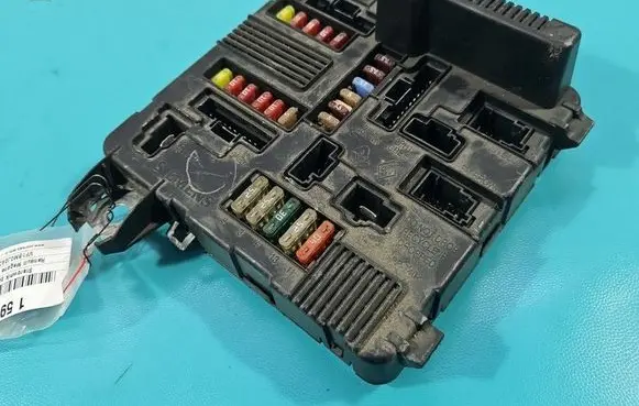 Renault Megane II Central body control module 8200306033A IMPRK1597136