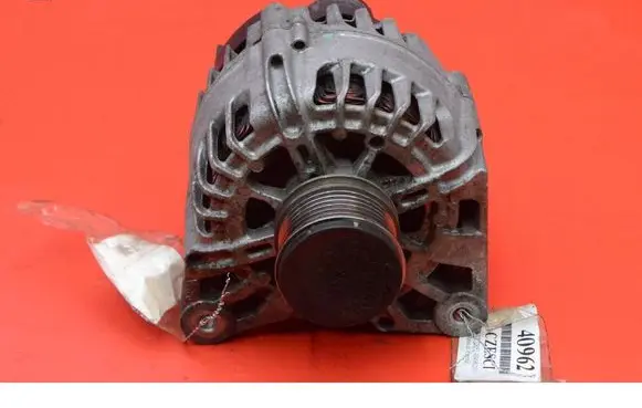 Renault Captur Generator/alternator 231007865RA