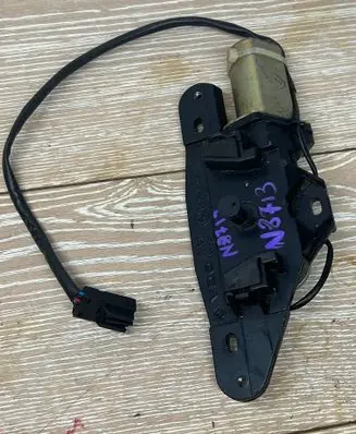 BMW 5 E39 Tailgate/trunk/boot lift motor 8362371
