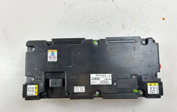 Audi Q7 4M Hybrid / electric car battery 4M0915105B