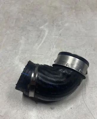 Volkswagen PASSAT B5.5 Intercooler hose/pipe 8D0145834L