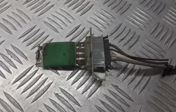 Dacia Logan I Heater blower fan relay 