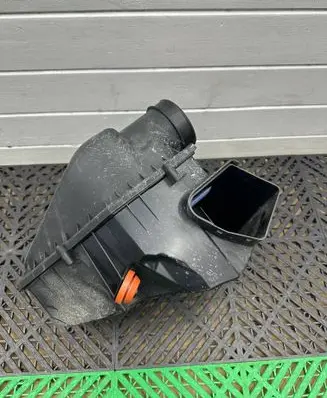 Air filter box