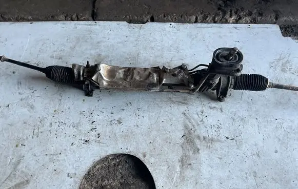 Volkswagen Golf IV Steering rack 1J1422105