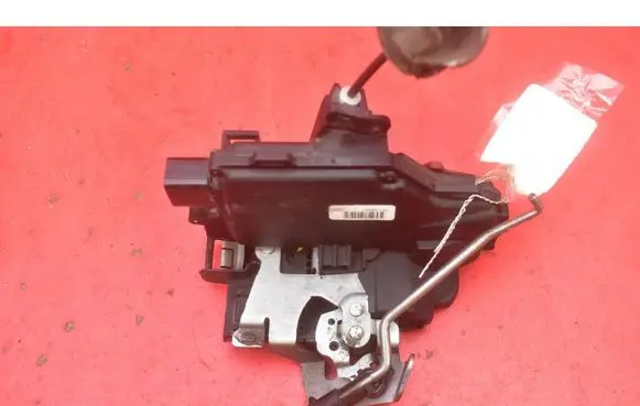 Audi A4 S4 B6 8E 8H Rear door lock 8E0839015C