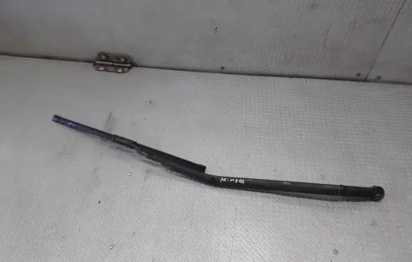 Nissan Primera Front wiper blade arm