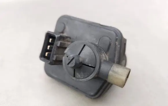 Volvo S70 V70 V70 XC Headlight level adjustment motor 9169313