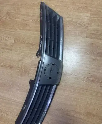 Nissan Tiida C11 Front bumper upper radiator grill