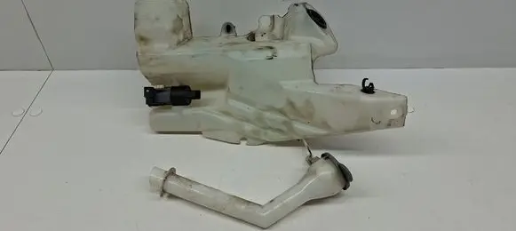 Nissan Qashqai Windshield washer fluid reservoir/tank