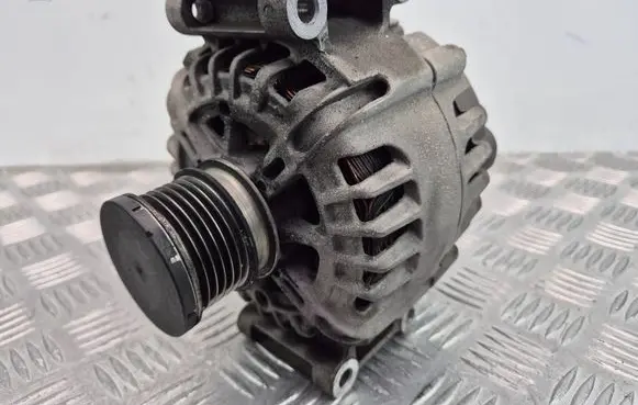 Mercedes-Benz C W204 Generator/alternator A0009067902 2617417A
