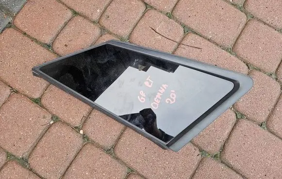 Opel Grandland X Rear door window glass 5O5P5L5E5X661