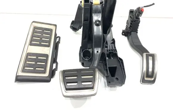 Volkswagen Golf VII Pedal assembly 5Q1723058AC