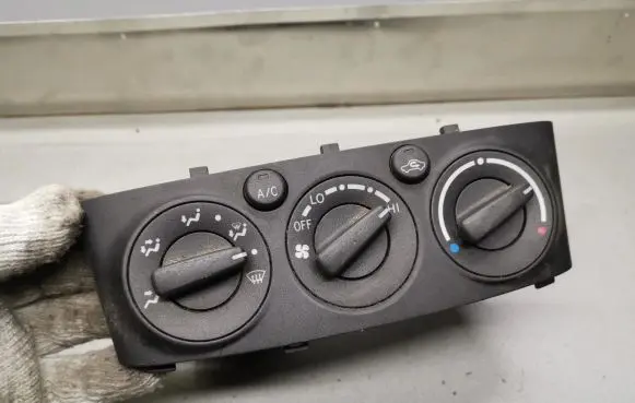 Toyota Avensis T250 Climate control unit 5590005240 MB1465704463