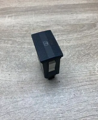 Volkswagen PASSAT B4 Windscreen/window heater switch 3A0959621