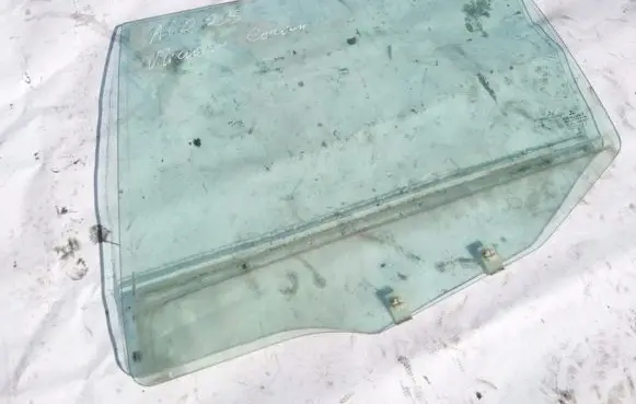 Rear door window glass