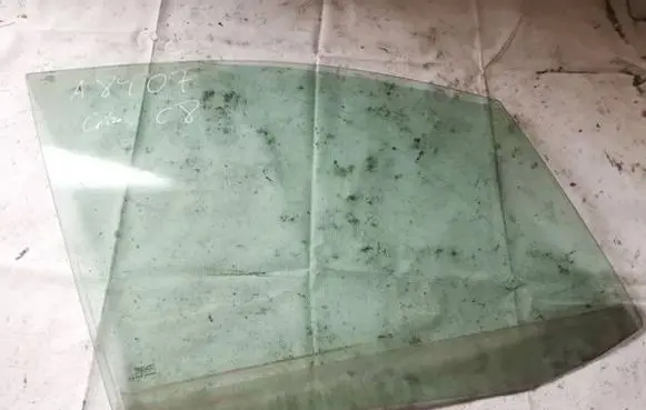 Citroen C8 Front door window glass four-door as2