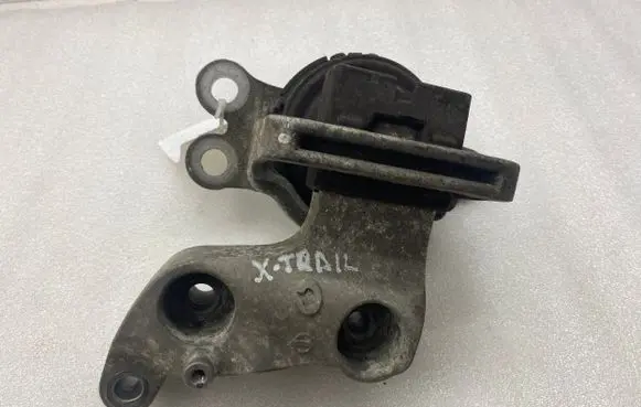 Nissan X-Trail T32 Engine mount bracket 112114BA0A