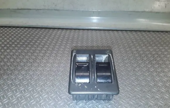 Suzuki Vitara (ET/TA) Electric window control switch 
