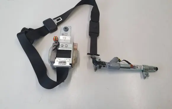 Tesla Model S Front seatbelt 101878803B P100526505E SS209302