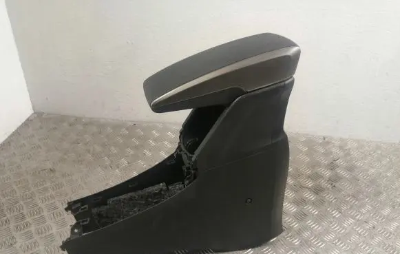 Toyota Verso Armrest 589010F020B0 589230F020B0 588280F010