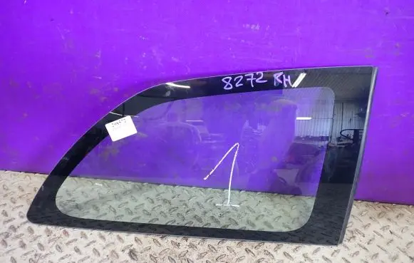 Toyota Yaris Rear side window