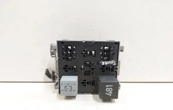 Volkswagen Touareg I Relay mounting block 7L0937503A