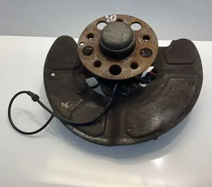 Front wheel hub