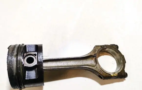 Ford Galaxy Piston with connecting rod 021E