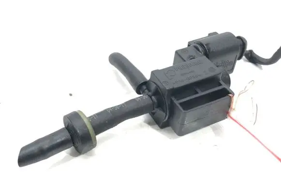 Volkswagen Golf VI Fuel pressure regulator 037906283C