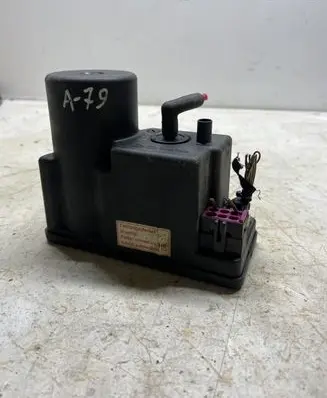 Audi A4 S4 B5 8D Central locking vacuum pump 4A0862257A