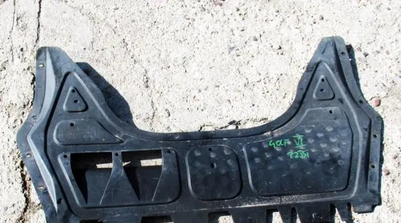 Volkswagen Golf VI Engine splash shield/under tray