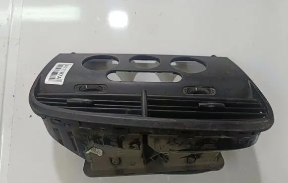 Seat Altea Dash center air vent grill 5P1819110F