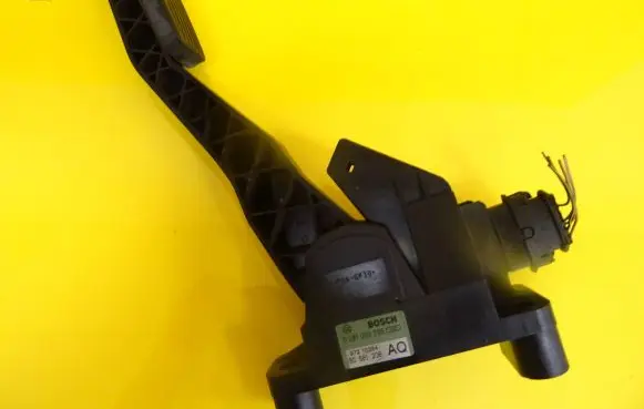 Opel Zafira A Accelerator throttle pedal 0281002298