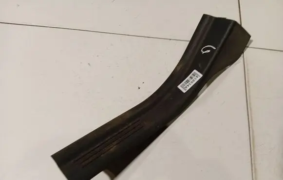 Volvo S40 Rear sill trim cover 8641787