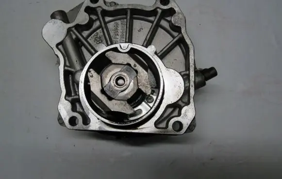 Opel Insignia A Vacuum pump 55205446