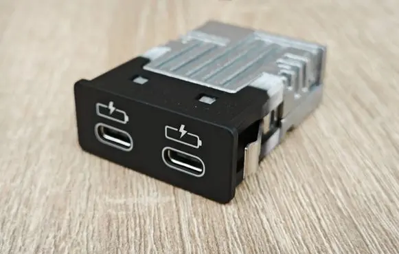 BMW 4 G22 G23 G24 G26 USB socket connector 8711938