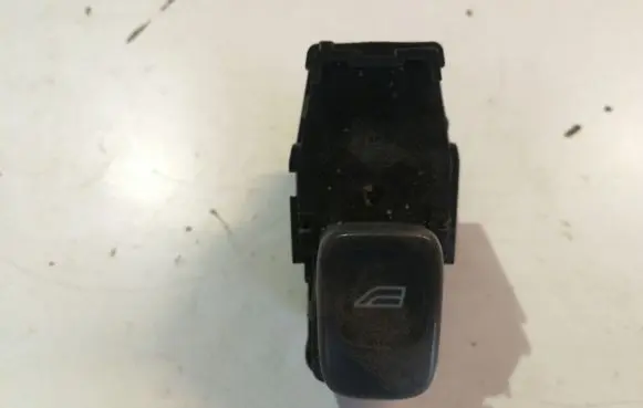 Volvo V70 Electric window control switch 9479903