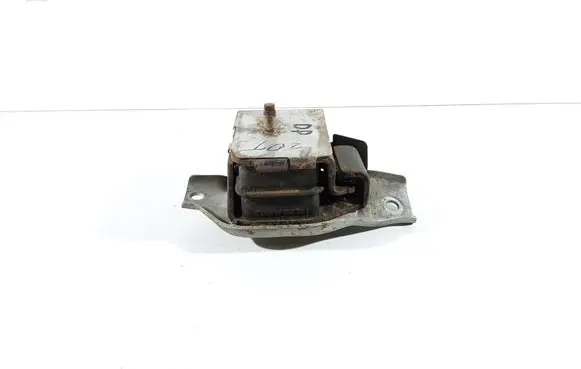 Engine mount bracket