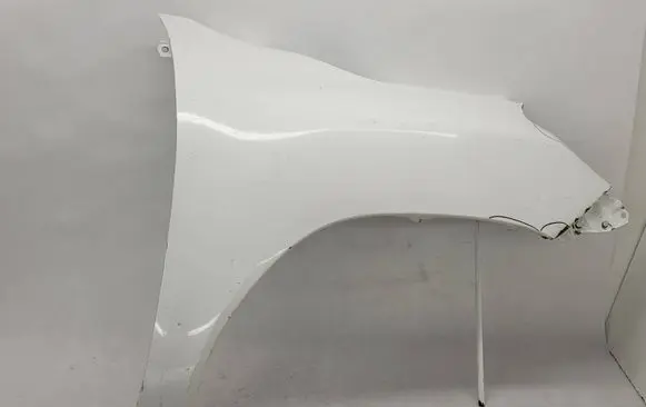 Toyota Hilux VIII Fender